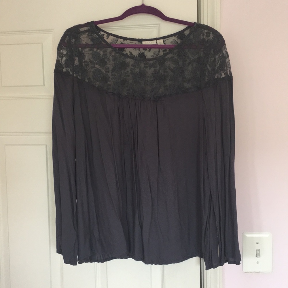 Beautiful Hinge shirt.